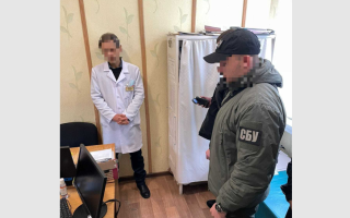 Обещал помочь в получении группы инвалидности: на взятке разоблачили врача из Ровенщины