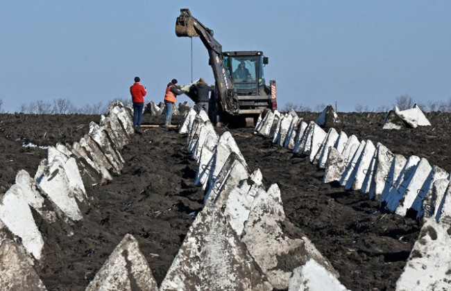 В пяти областях Украины завершается строительство оборонительных рубежей: видео