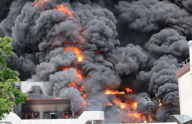 В Берлине на заводе по изготовлению систем ПВО и ракет произошел пожар: город в ядовитом дыму