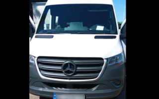 На Львовщине у мужчины конфисковали микроавтобус из-за контрабанды сигарет