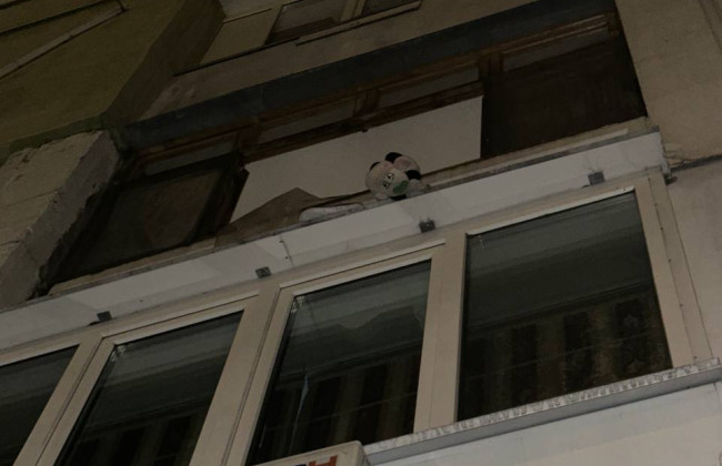 В Киеве возбудили уголовное дело после того, как на Позняках из окна 3 этажа выпал 2-летний ребенок