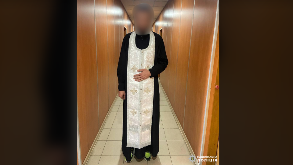 В Харькове мужчина притворился священником, чтобы украсть церковную атрибутику и деньги