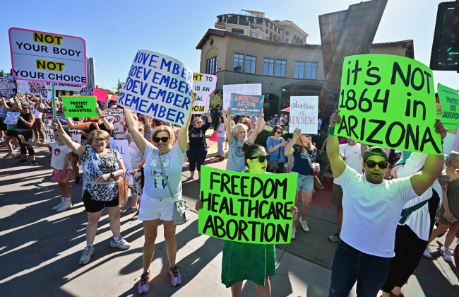 В Аризоне проголосовали за отмену закона о почти полном запрете на аборты 160-летней давности