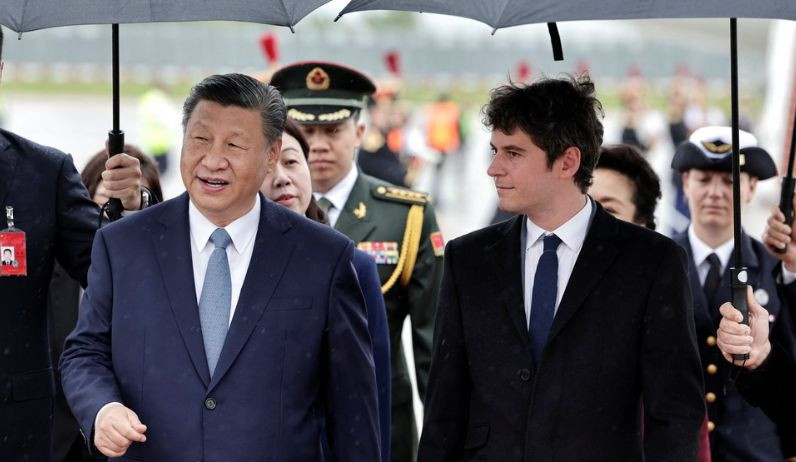 Лидер Китая Си Цзиньпин прибыл во Францию, видео