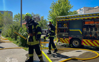 Приготування їжі на Великдень ледь не призвело до трагедії: в Києві спалахнула пожежа в квартирі, фото