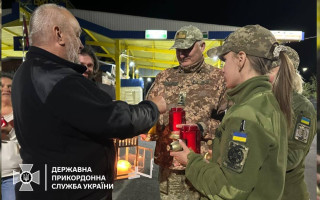 Благодатный огонь из Иерусалима прибыл в Украину