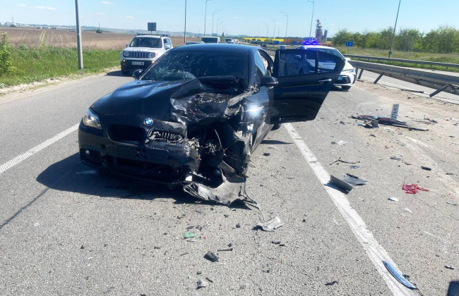 На Ровенщине столкнулись три легковушки и фургон: пострадала мать с 2-летней дочерью