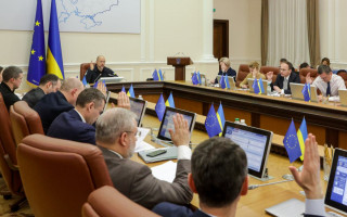 Стало відомо, яку зарплату отримали Шмигаль, Федоров та Стефанішина