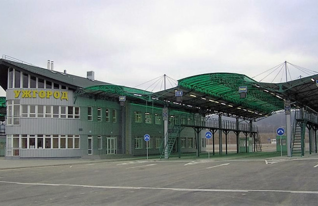 Словакия возобновила прием грузовиков на границе с Украиной