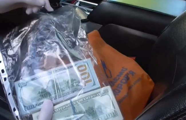 Требовали $41 тыс взятки за продление аренды и приватизацию земли: в Винницкой области разоблачили чиновников