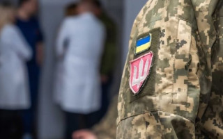 За 5-8 тисяч доларів «знаходив» тяжкі хвороби у здорових військовозобов’язаних: у Києві повідомлено про підозру лікарю