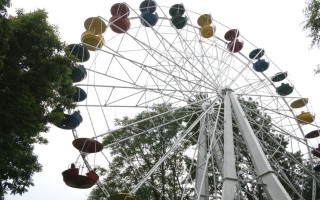 В Кропивницком женщина упала со смотрового колеса и разбилась насмерть