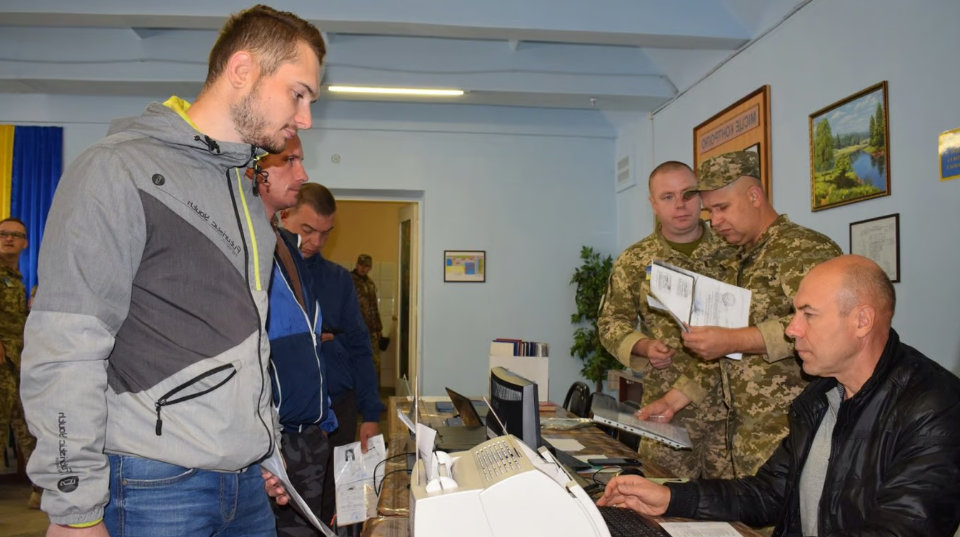 Чоловік вважав, що наявність у нього відстрочки завдяки бронюванню унеможливлює вручення йому «мобілізаційної» повістки – що вирішив апеляційний суд