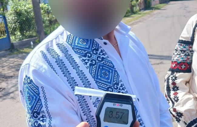 На Ровенщине нетрезвый водитель без водительского удостоверения пытался откупиться от полиции за 2000 гривен