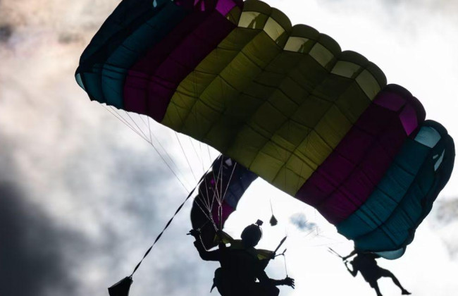 В Швеции на учениях НАТО 11 военных пострадали во время прыжков с парашютами