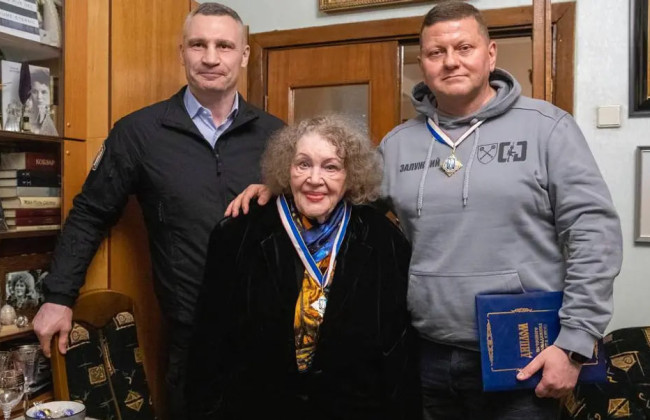 Валерий Залужный и Лина Костенко получили звание почетных граждан Киева