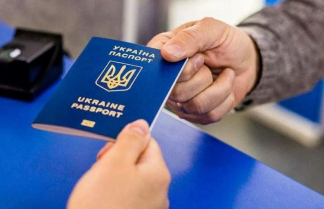 Верховна Рада ухвалила закон про можливість одночасного оформлення за кордоном паспорта громадянина України та закордонного паспорта