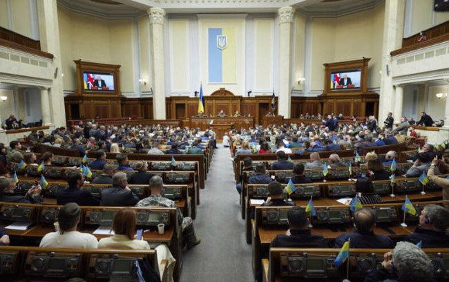 Рада приняла закон, вводящий инструменты отчетности местных депутатов перед избирателями