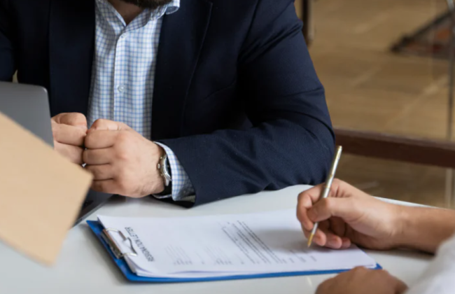 Можно ли уволить работника, отказавшегося работать в связи с изменением существенных условий труда в период военного положения