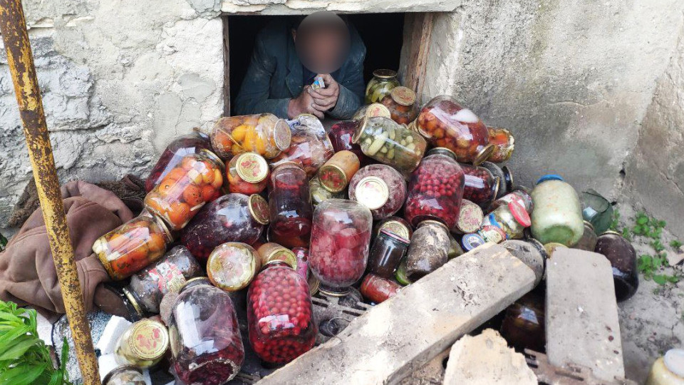 В Ровенской области мужчина хотел похитить банки с консервацией, но оказался в ловушке: горе-вора поймали с поличным, фото