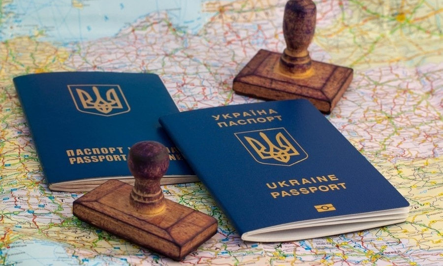 Всі заяви про оформлення закордонного паспорта, подані до 23 квітня, будуть розглянуті дипломатичними установами – відповідь МЗС