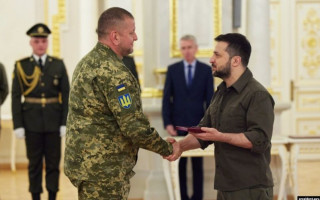 Володимир Зеленський звільнив Валерія Залужного з військової служби