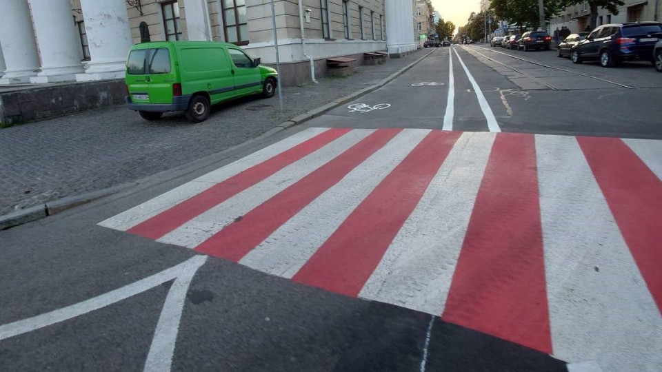 На ряде улиц Киева на Подоле появились велосипедные полосы