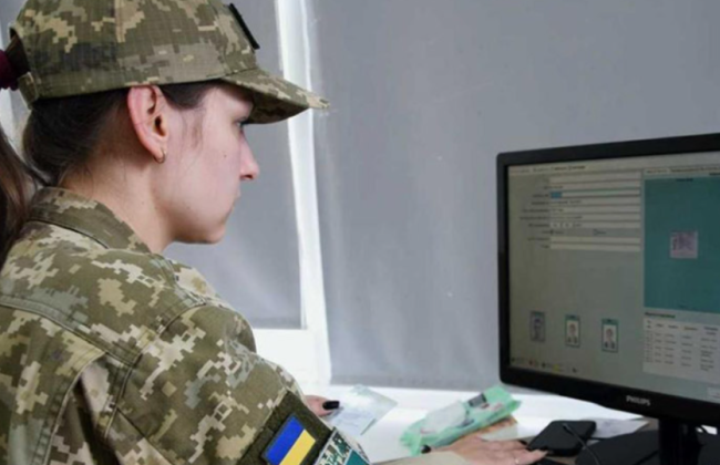 Кабмин урегулировал запуск Электронного военнообязанного кабинета и утвердил порядок проверки действительности военных билетов у мужчин за границей
