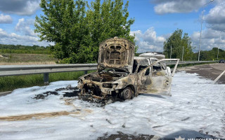 На автодороге на Киевщине вблизи Обухова во время движения загорелся автомобиль