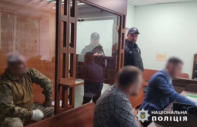 Мужчине, который бросался на полицию и угрожал оружием на Киевщине, избрали меру пресечения