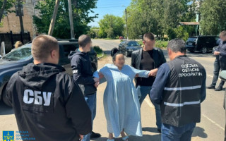 За $1000 обіцяла вплинути на суддю для уникнення відповідальності за керування авто напідпитку: викрито консультанта одного з райсудів Одеської області