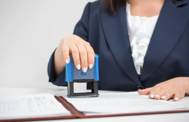 Налоговики разъяснили, имеет ли право самозанятое лицо использовать печать в своей деятельности