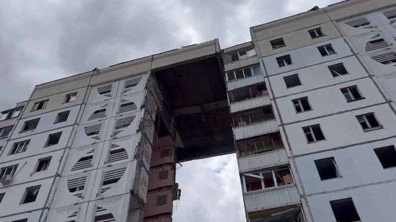 У Бєлгороді після вибуху обвалився під’їзд багатоповерхівки, відео