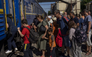 Жителям Донецької області пропонують безкоштовну евакуацію на захід України