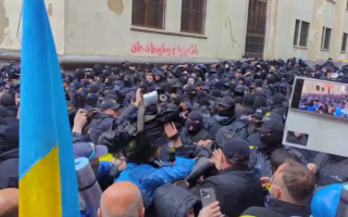 Комітет парламенту Грузії підтримав закон про «іноагентів»: силовики розганяють протестувальників, відео