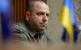 Міністр оборони Рустем Умєров розповів, за що виплачуватимуть додаткову винагороду військовим