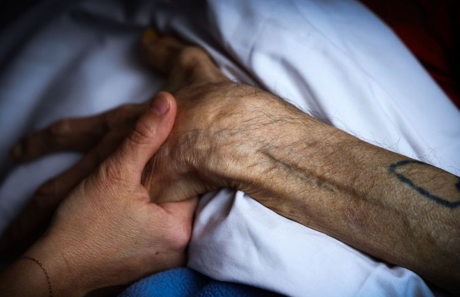 В парламенте Франции открыли обсуждение законопроекта об эвтаназии