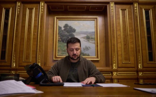 Зеленский подписал закон о трансляции заседаний местных советов