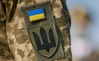 Закінчився контракт з військовослужбовцем, але він продовжує служити: які дії роботодавця