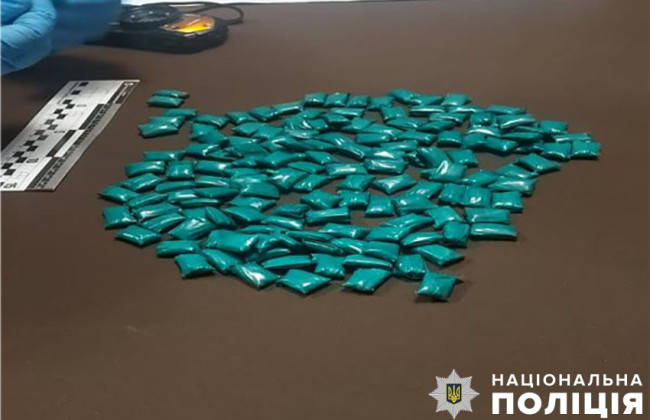 В Киеве задержали наркоторговца с 236 пакетами психотропов