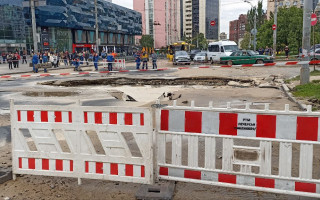 Локалізація аварії на тепломережі: метро «Либідська» запрацювало, проте рух наземного транспорту перекритий