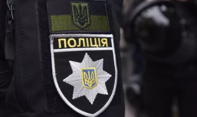 Верховный Суд решил, следует ли матери полицейского, который погиб в результате трагической ошибки, обеспечивая охрану аэропорта, выплачивать денежную помощь