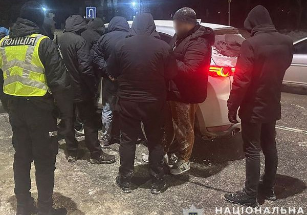 На Львовщине четверо мужчин от 16 до 27 лет посадили местного и требовали несуществующий долг