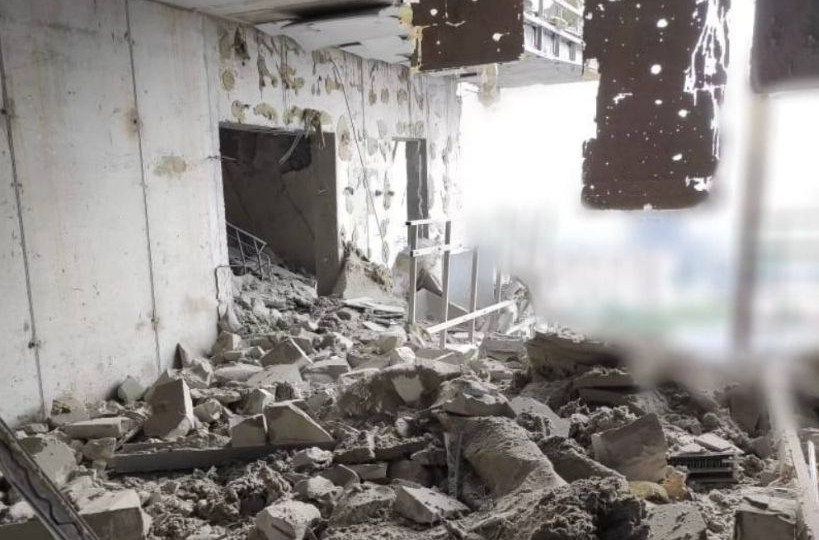Россияне ударили по многоэтажке в центре Харькова: много пострадавших, фото