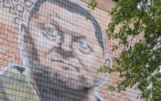 Мурал із Валерієм Залужним, який нещодавно з'явився у Києві, перенесуть в інше місце: в чому причина