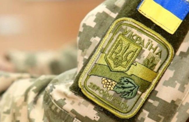 Контракт с военнослужащим истек, но он продолжает служить: какие действия работодателя