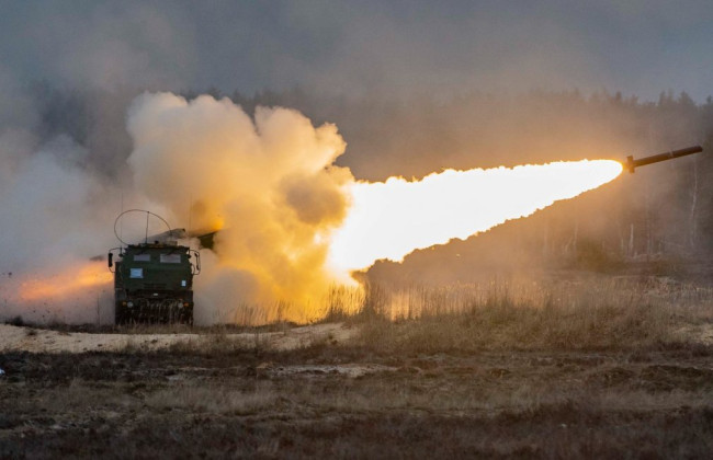 Украина пытается уговорить США отменить запрет на использование американского оружия для ударов по рф, — СМИ