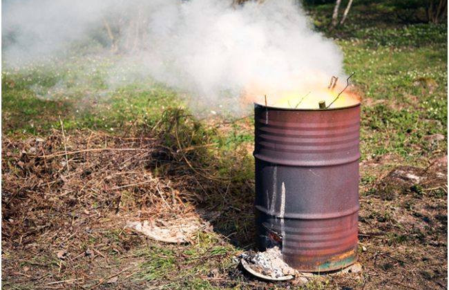 На Закарпатье 10-летний мальчик разлил на себя легковоспламеняющуюся жидкость, сжигая мусор