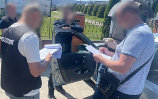 На Волині викрили військового та співробітників ТЦК, які за $3000 знімали з розшуку ухилянтів