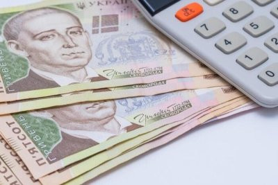 Чи можна зменшити розмір оплати коштів за час встановленого простою в умовах воєнного стану: роз’яснення